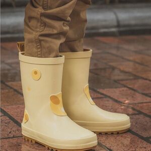 COCO VILLAGE
Atari Rain Boots Cream‎ Rain Boots Sz 10